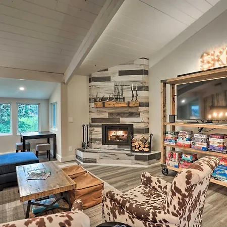 Villa Modern Mountain Escape On Golf Course With Hot Tub!